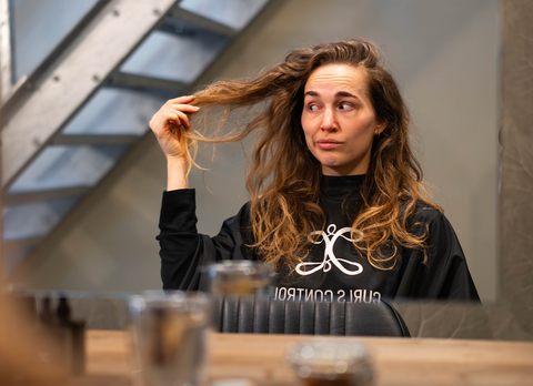 Zo repareer je beschadigde krullen