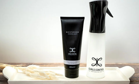 Zo kun je jouw krullen tussen twee wasbeurten door opfrissen